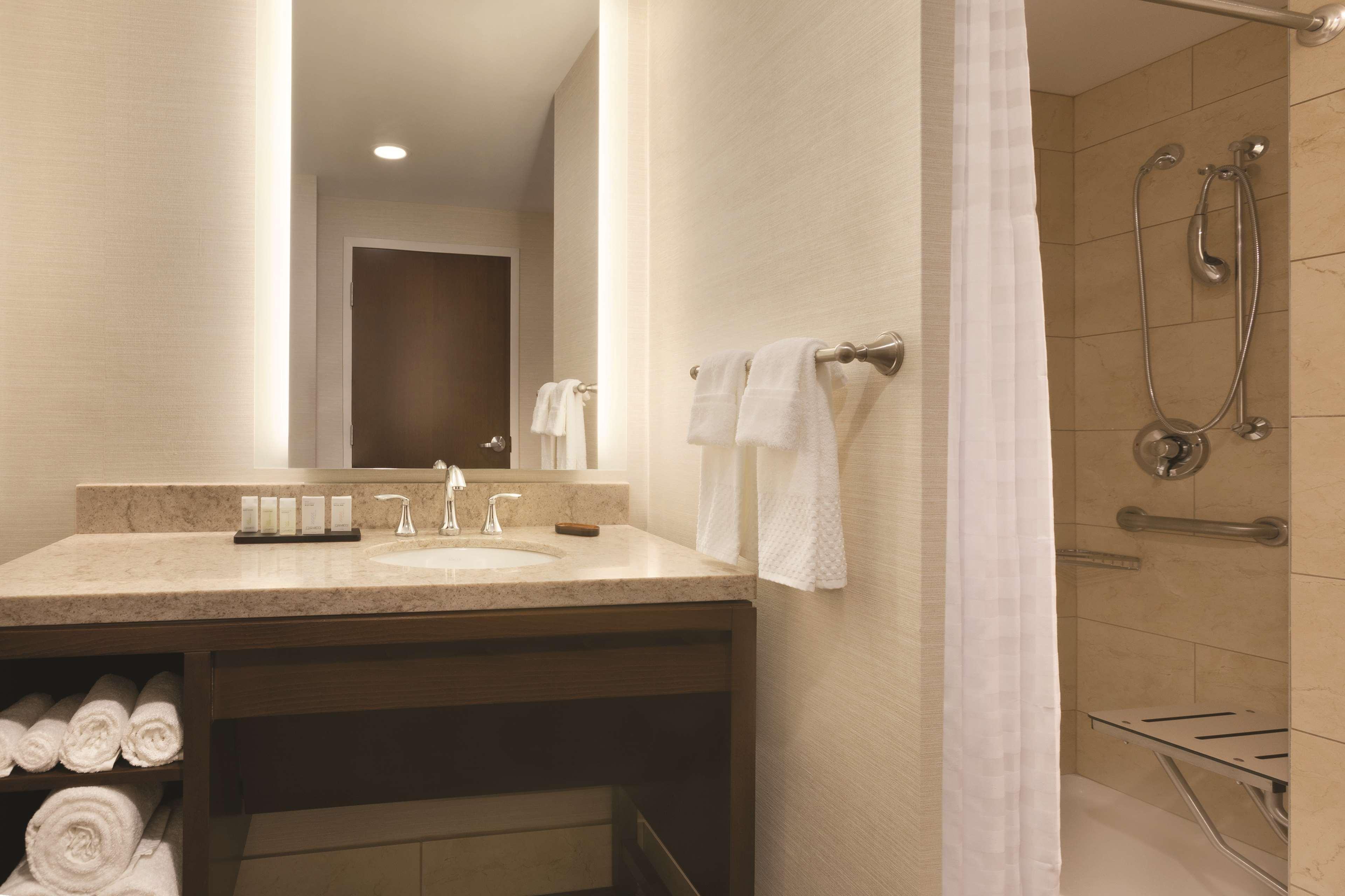 Embassy Suites By Hilton Akron Canton Airport North Canton Bagian luar foto