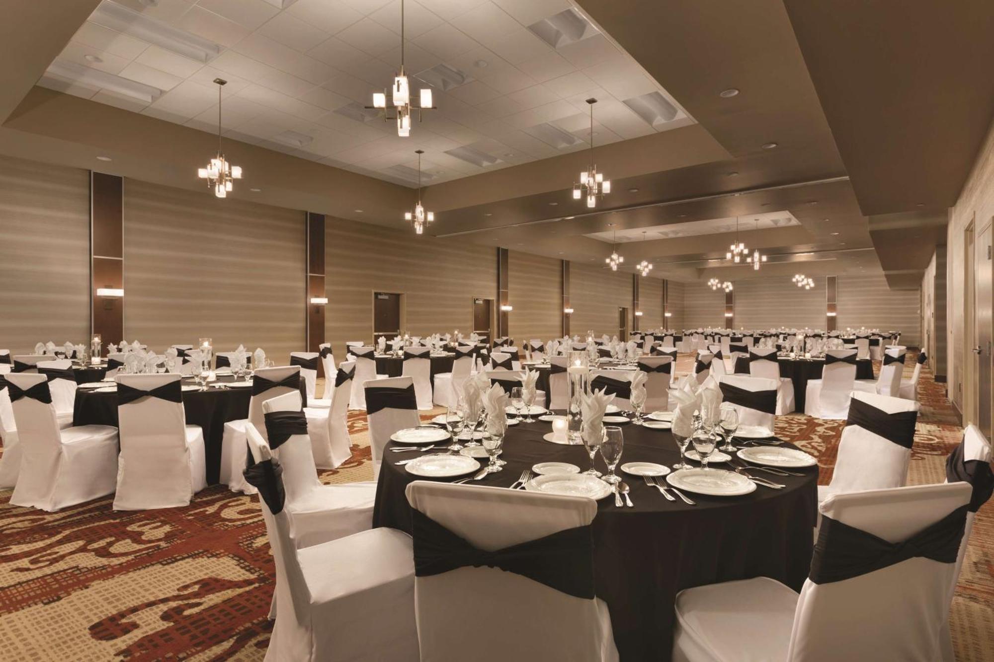 Embassy Suites By Hilton Akron Canton Airport North Canton Bagian luar foto