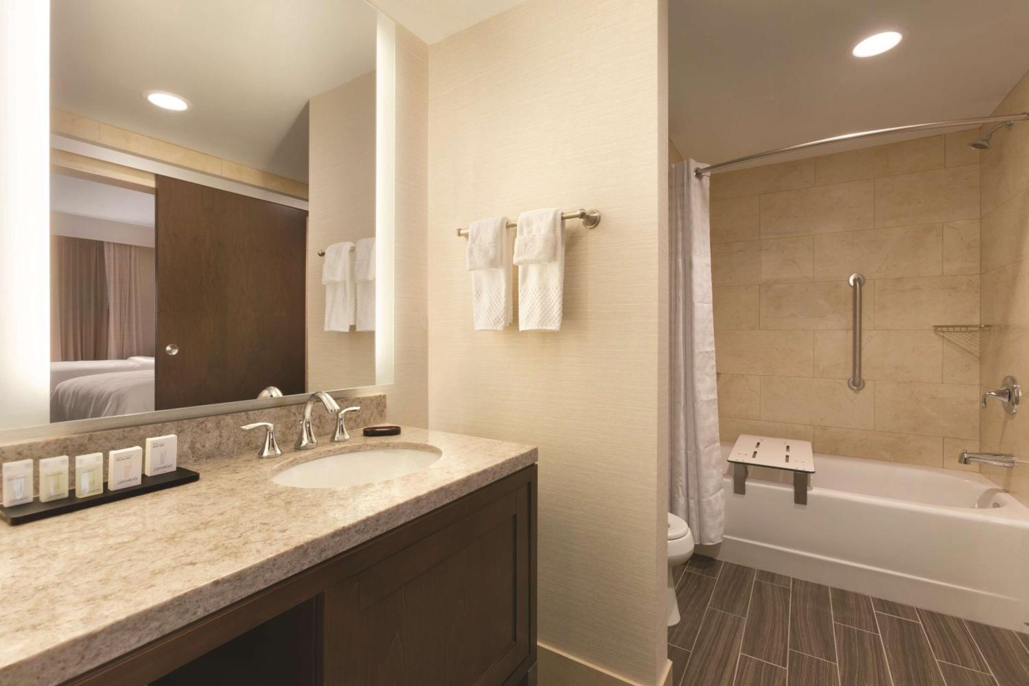 Embassy Suites By Hilton Akron Canton Airport North Canton Bagian luar foto