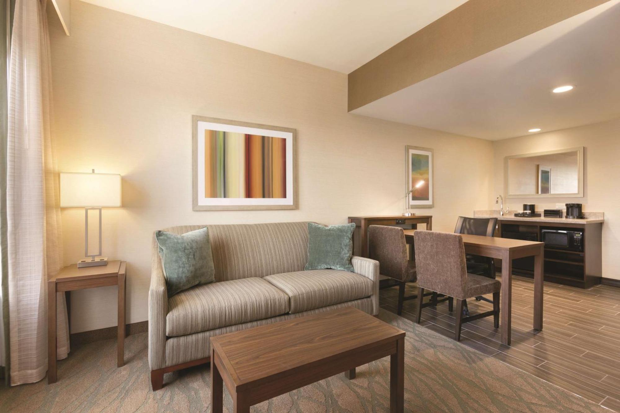 Embassy Suites By Hilton Akron Canton Airport North Canton Bagian luar foto