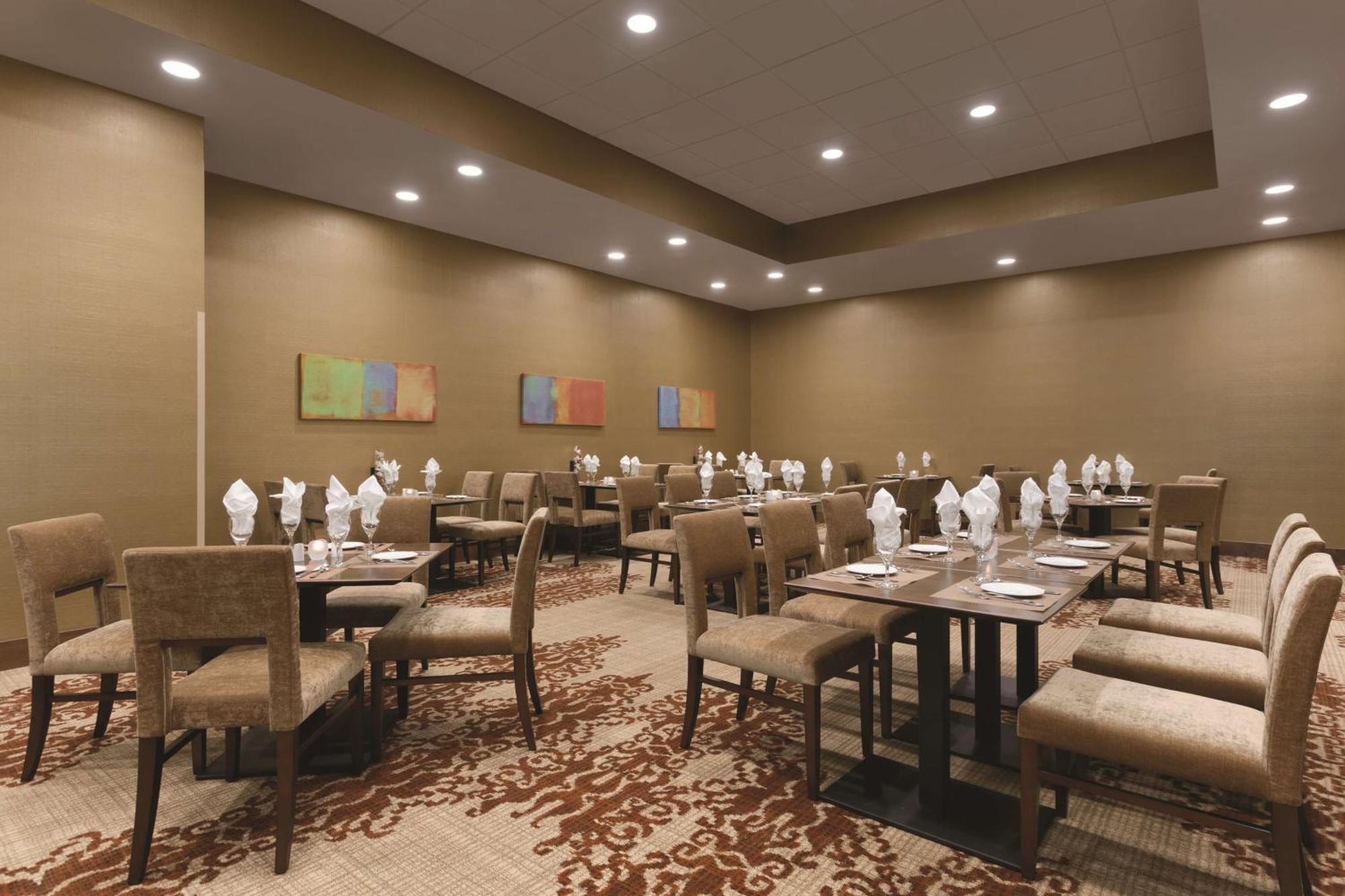 Embassy Suites By Hilton Akron Canton Airport North Canton Bagian luar foto